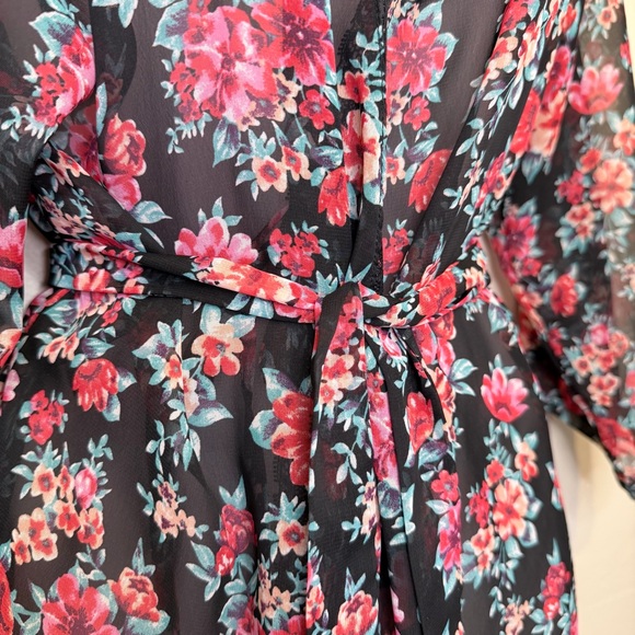 F21 | Moody Floral Sheer Lace Trim Belted Lingerie Mini Robe - Picture 11 of 15